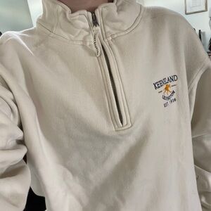 ❤️Keeneland sweatshirt, color is kind of a cream not quite white.❤️